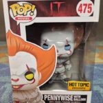 Pennywise Balloon Vinyl Figure - Collectible Horror Decor